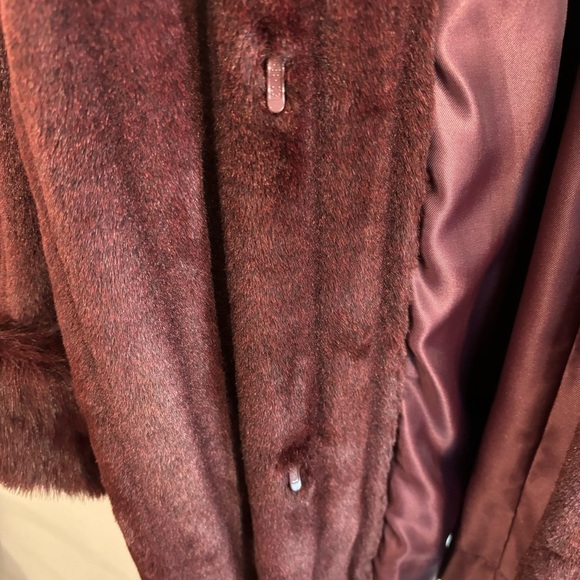 OLYMPIA Sz 2X Faux Fur Coat Lined Turned Lapel Pockets In Raisin Oversized - Picture 7 of 13